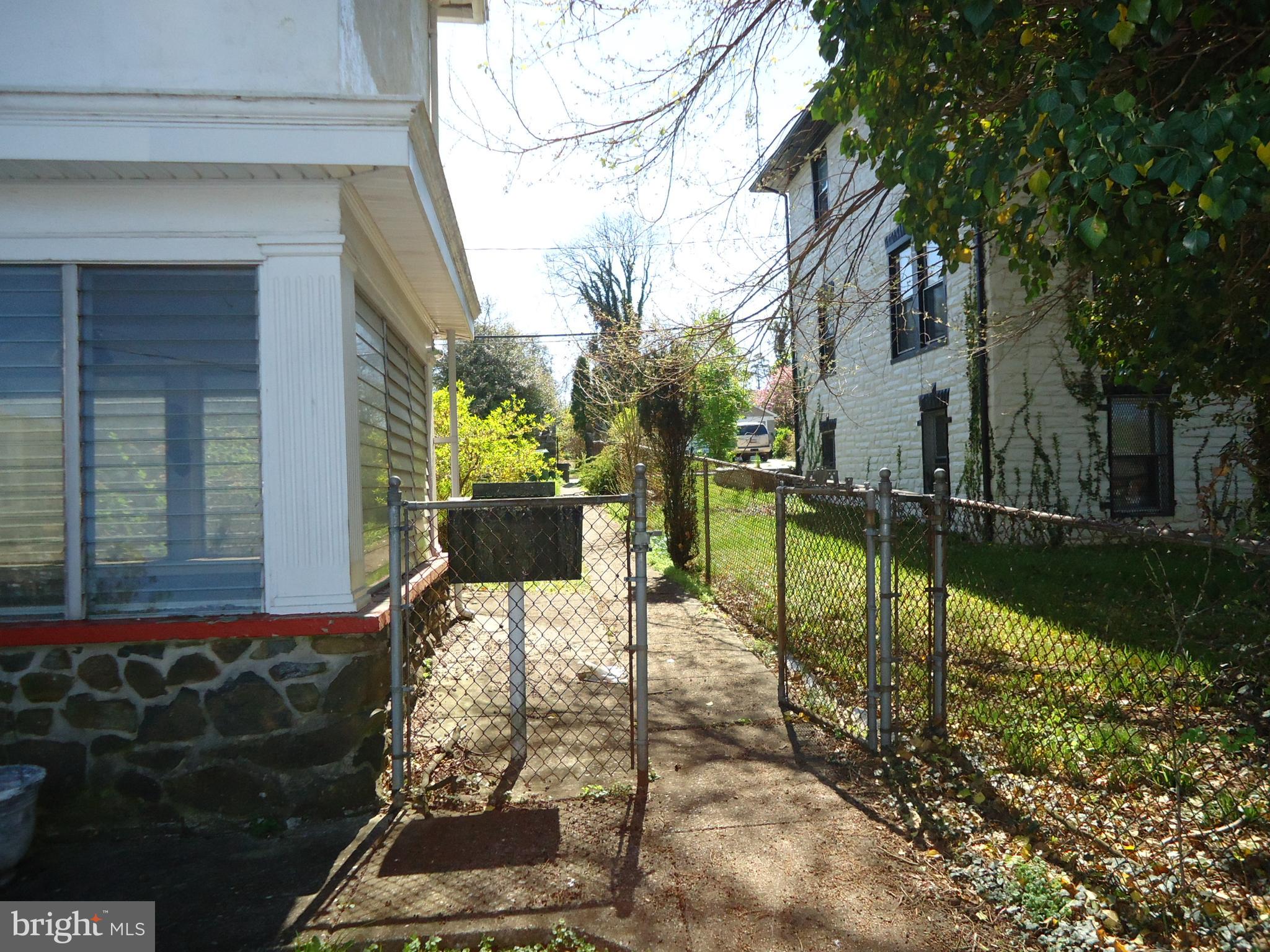 1000 Walnut Avenue Baltimore, MD 21229 - Photo 40 of 52 Side Walkway