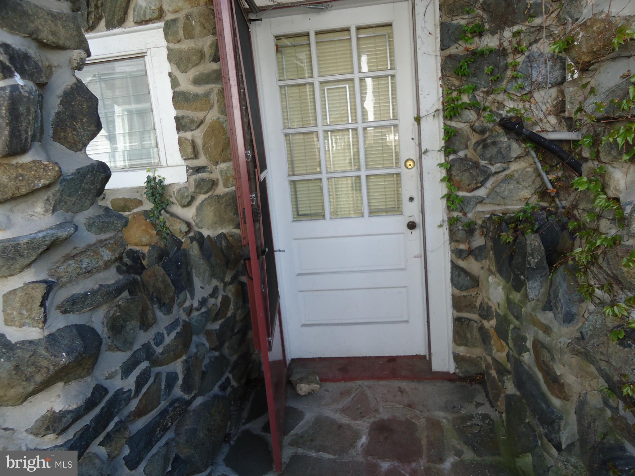 1000 Walnut Avenue Baltimore, MD 21229 - Photo 45 of 52 Exterior Rear Door