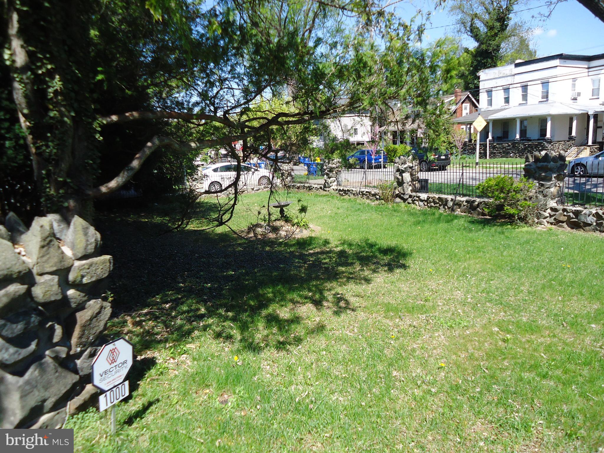 1000 Walnut Avenue Baltimore, MD 21229 - Photo 46 of 52 Yard View