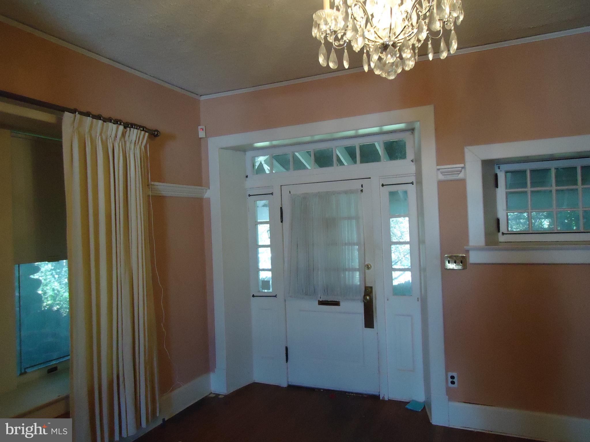 1000 Walnut Avenue Baltimore, MD 21229 - Photo 8 of 52 Living Entrance