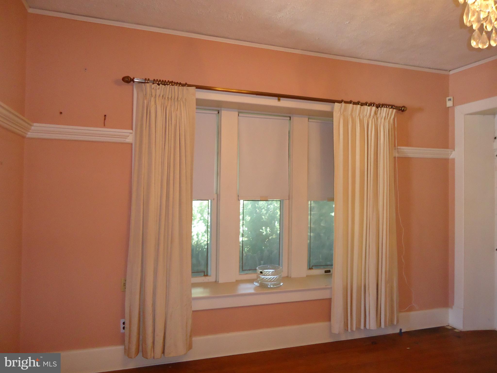 1000 Walnut Avenue Baltimore, MD 21229 - Photo 9 of 52 Living
Room