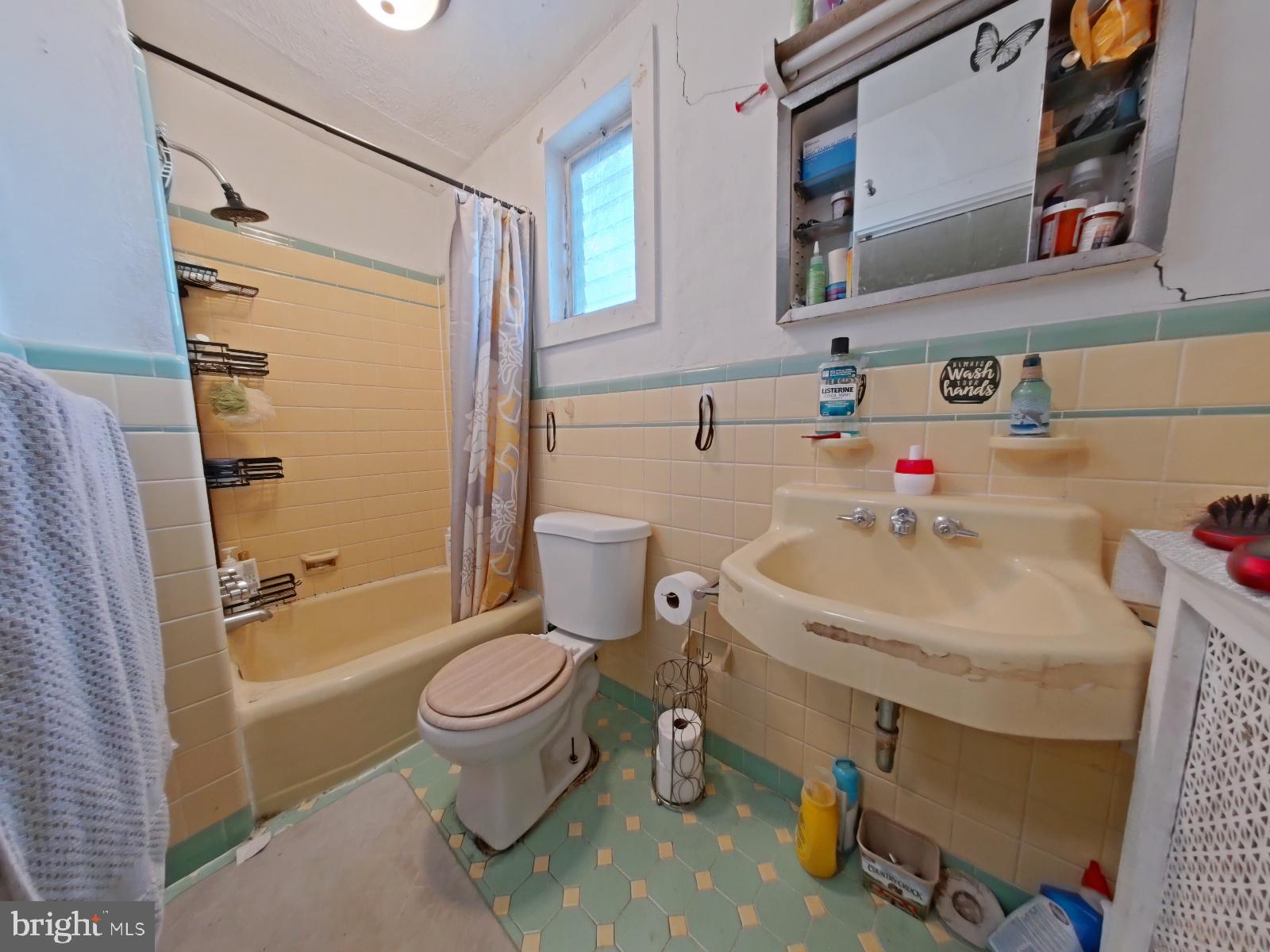 3150 Arbor Street Philadelphia, PA 19134 - Photo 27 of 28 Bathroom