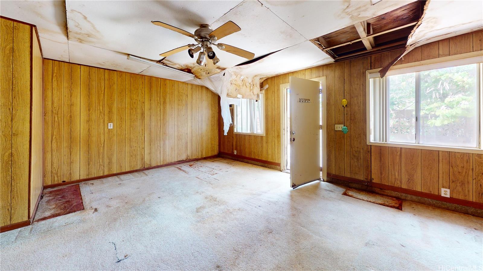 85-128 Ala Walua Street, Unit B Waianae, HI 96792 - Photo 6 of 16 a view of an empty room