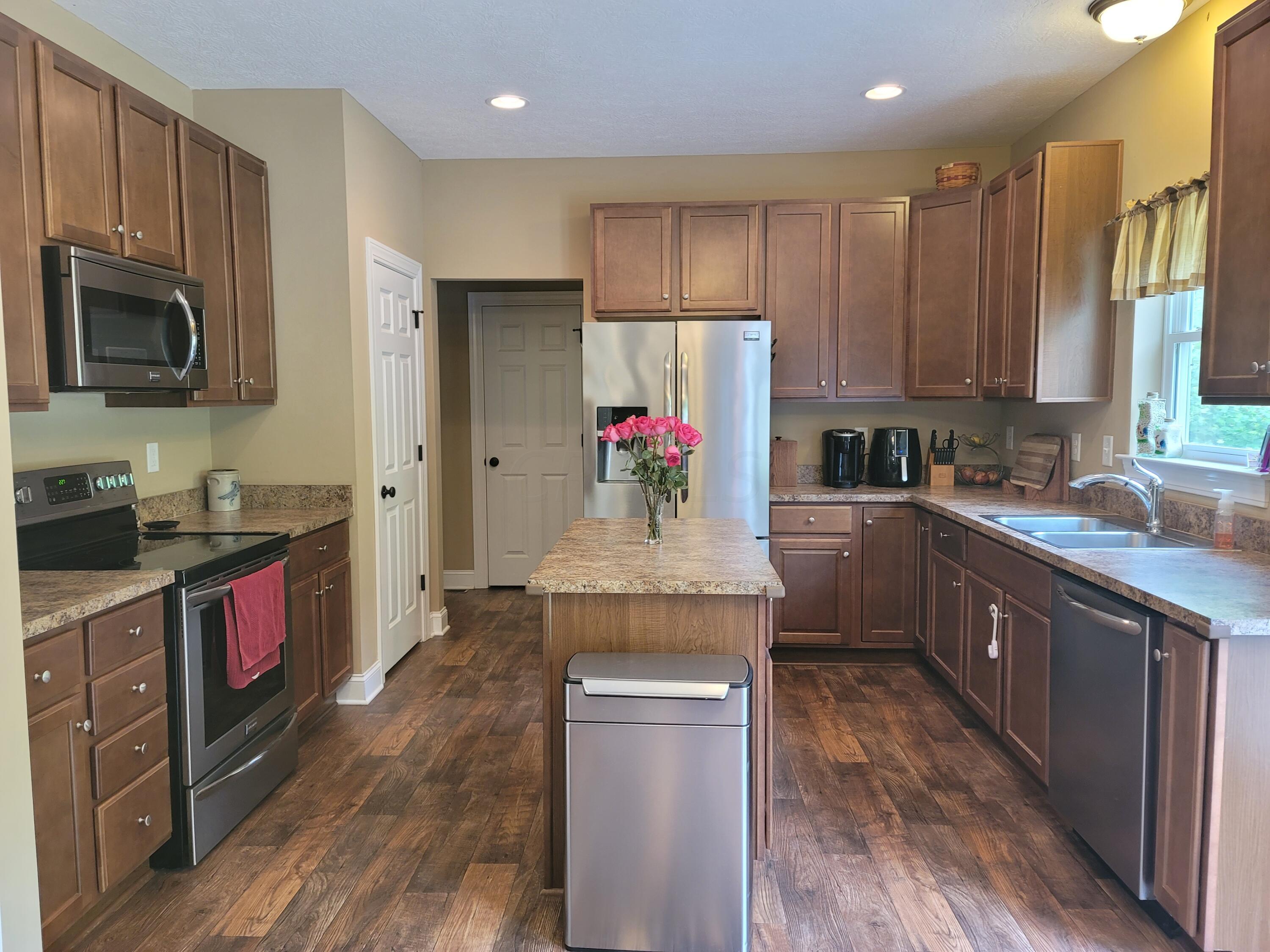 16717 Thompson Ridge Road Laurelville, OH 43135 - Photo 7 of 38 20220526_142620