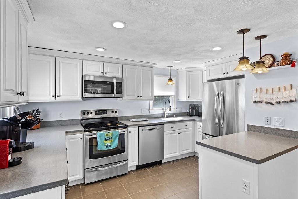 17 Krochmal Road Peabody, MA 01960 - Photo 4 of 40 Gallery Image 4