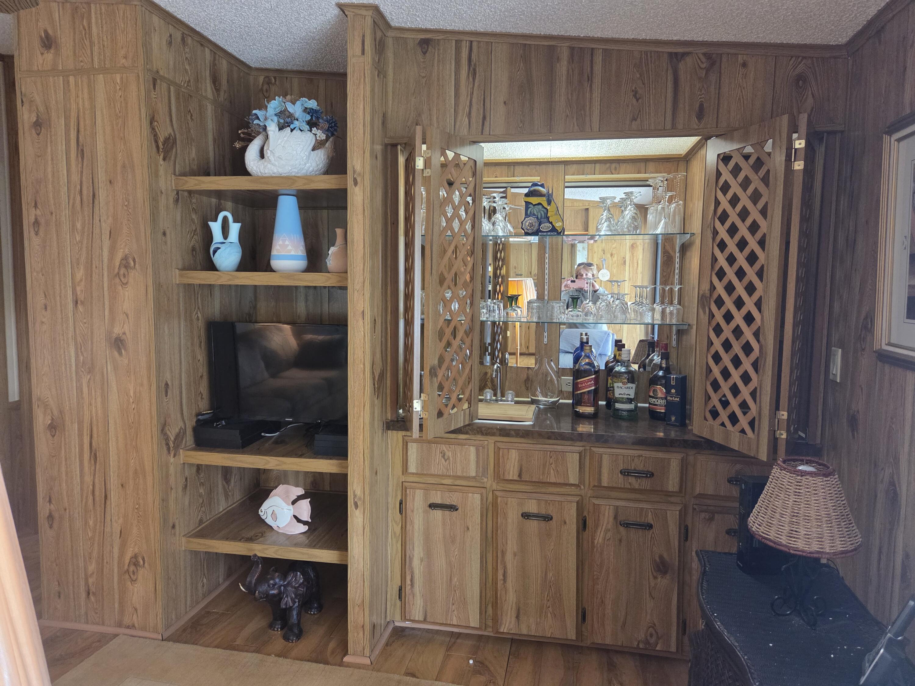 7375 Southeast Independence Avenue Hobe Sound, FL 33455 - Photo 12 of 25 wet bar