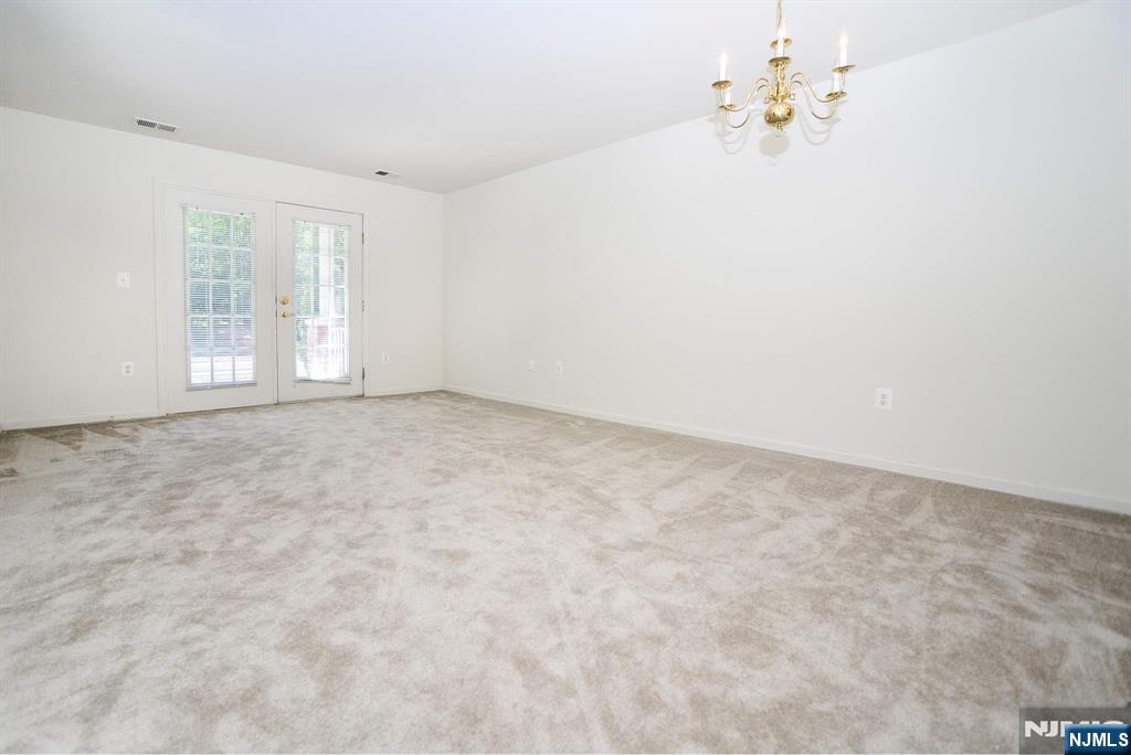 121 Courter Road, Unit 82 Franklin Lakes, NJ 07417 - Photo 6 of 7 an empty room with a window