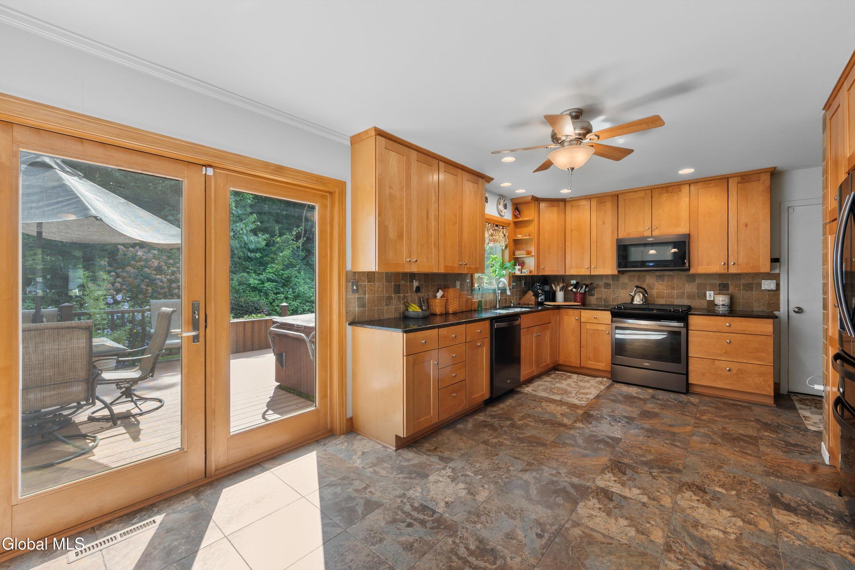 47 New Netherland Way Halfmoon, NY 12065 - Photo 27 of 48 34-47 New Netherland Way-18