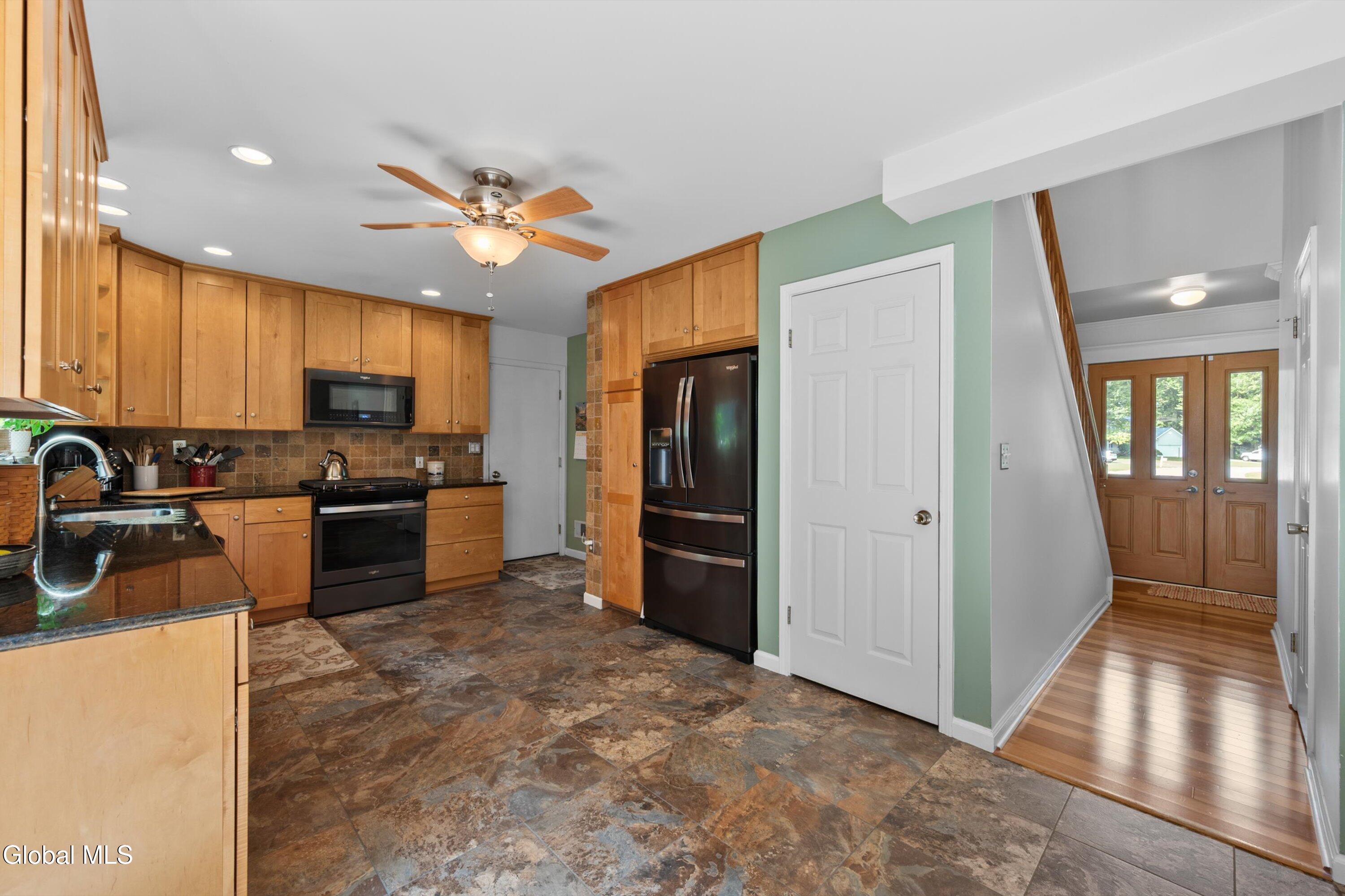 47 New Netherland Way Halfmoon, NY 12065 - Photo 28 of 48 35-47 New Netherland Way-19