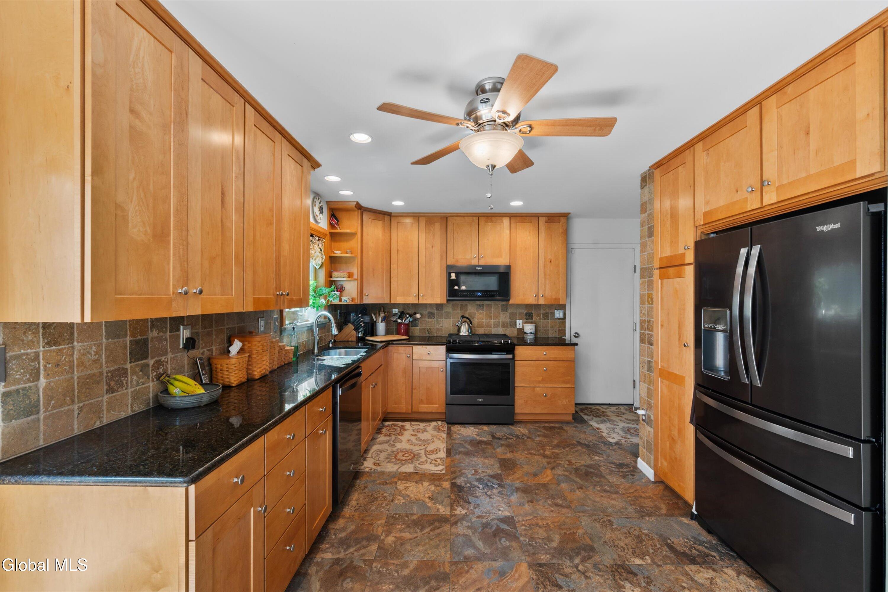 47 New Netherland Way Halfmoon, NY 12065 - Photo 29 of 48 36-47 New Netherland Way-20