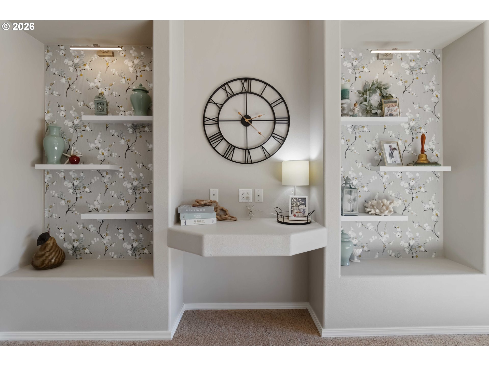 5558 Solo Point Drive Longview, WA 98632 - Photo 12 of 40 a bathroom with a bathtub and a sink