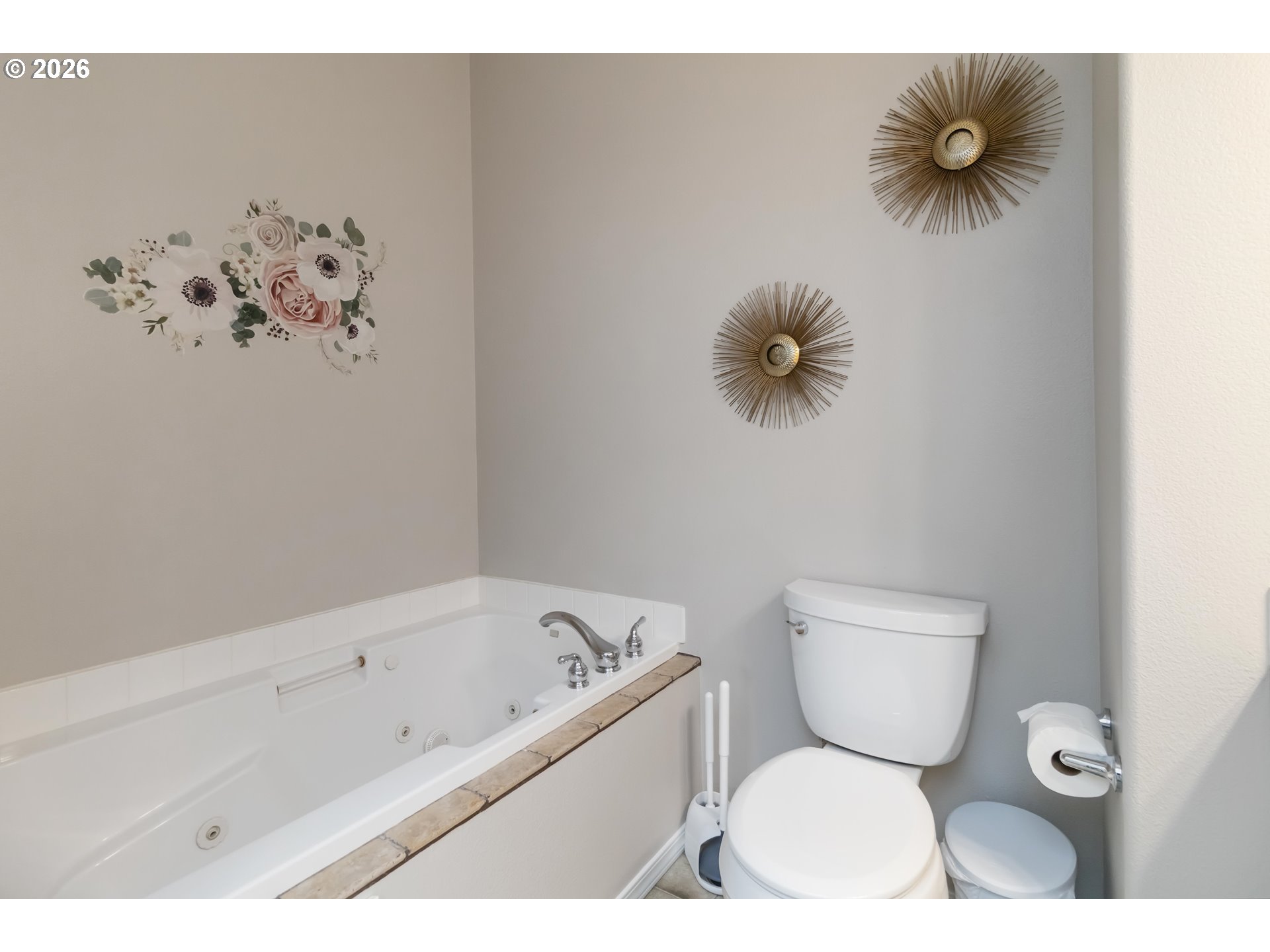 5558 Solo Point Drive Longview, WA 98632 - Photo 23 of 40 a bathroom with a toilet and a shower