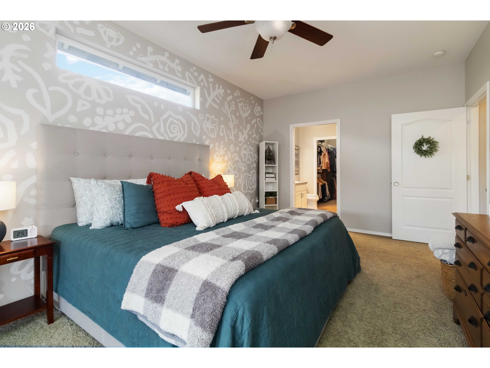 5558 Solo Point Drive Longview, WA 98632 - Photo 27 of 40 a bedroom with a bed and window