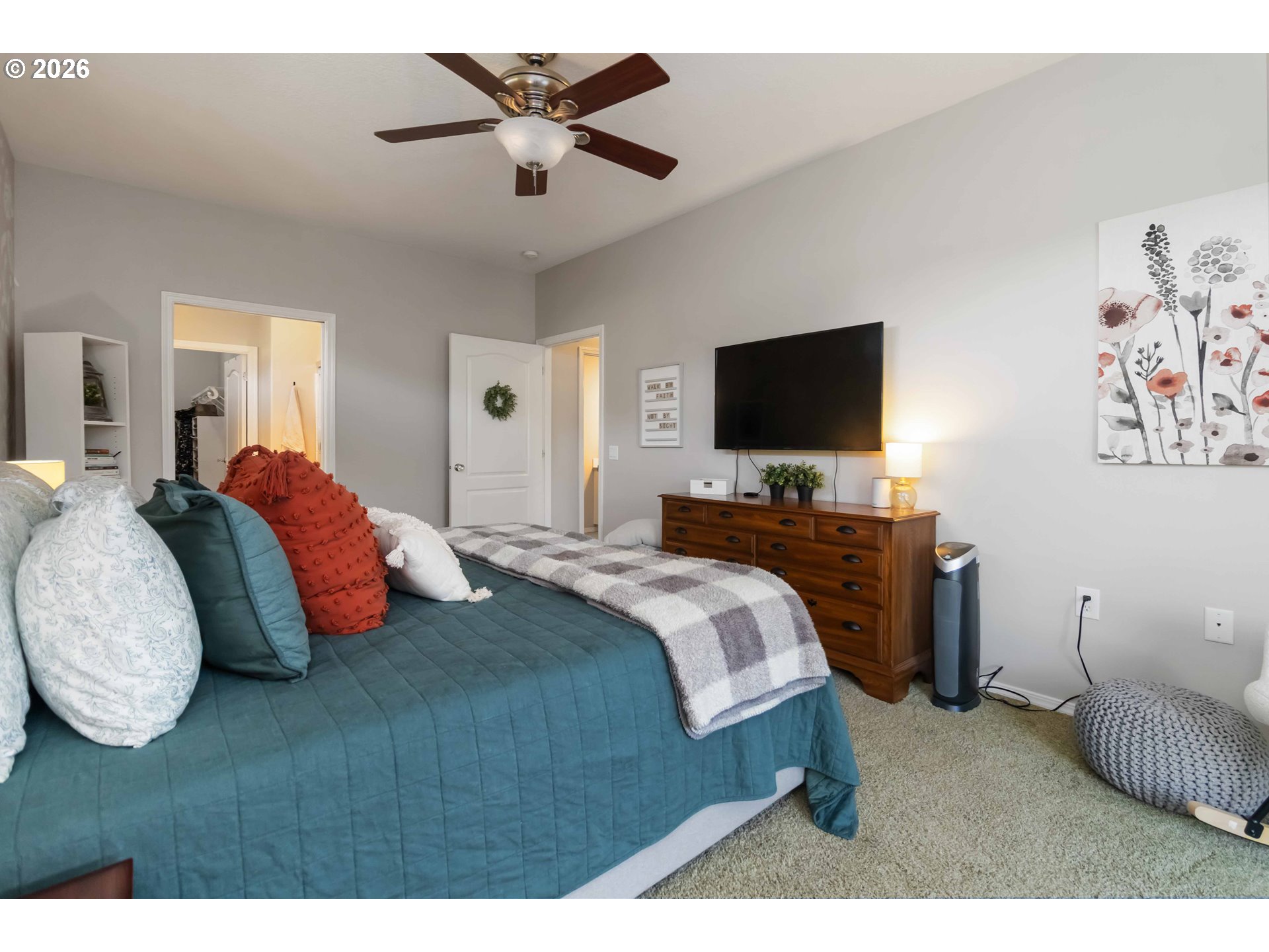 5558 Solo Point Drive Longview, WA 98632 - Photo 28 of 40 a bedroom with a bed and a flat screen tv