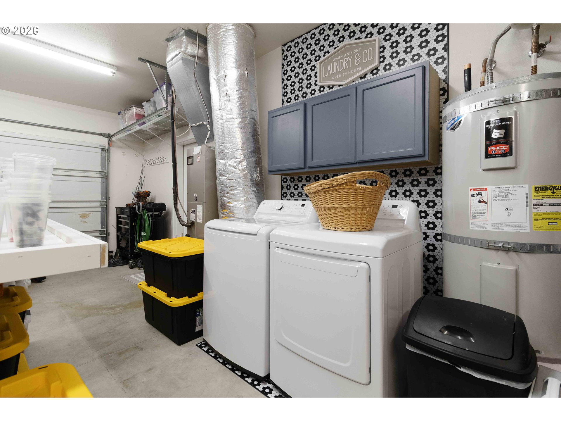 5558 Solo Point Drive Longview, WA 98632 - Photo 31 of 40 a utility room with dryer and washer