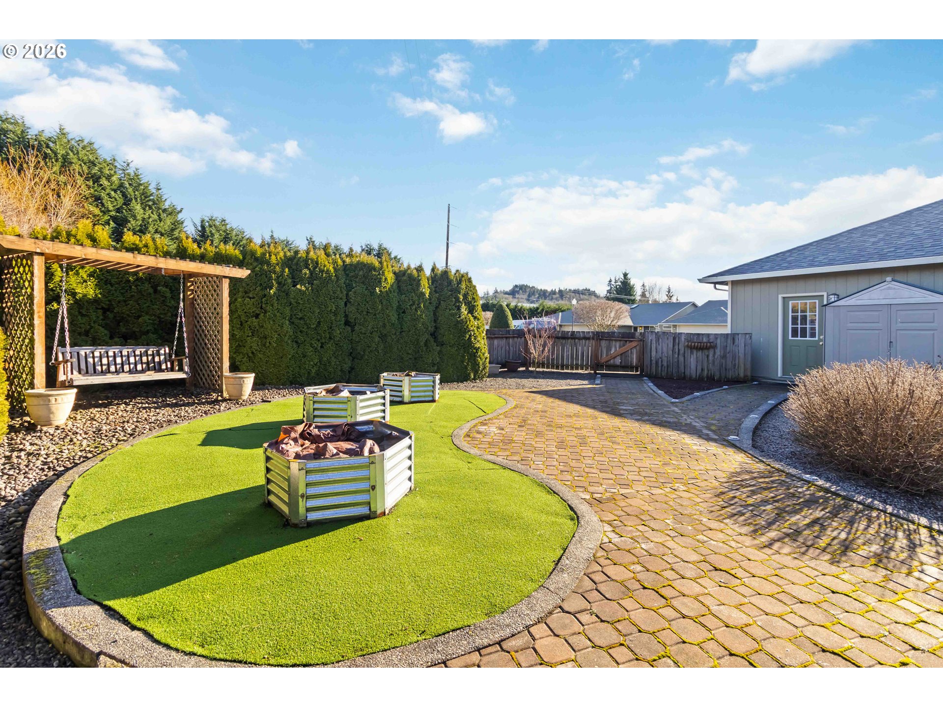 5558 Solo Point Drive Longview, WA 98632 - Photo 34 of 40 a swimming pool with barbeque oven