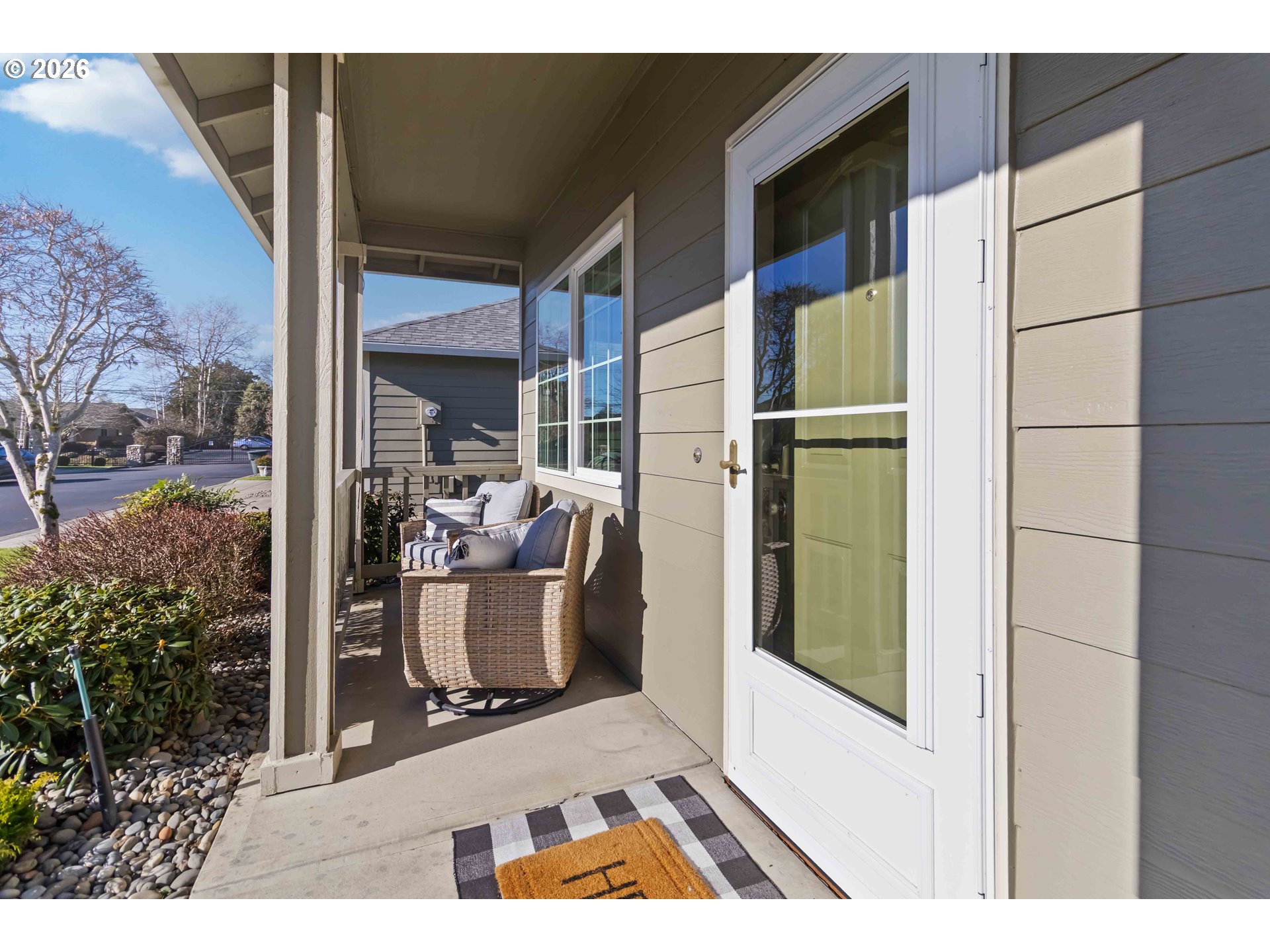 5558 Solo Point Drive Longview, WA 98632 - Photo 5 of 40 a balcony with view of living room