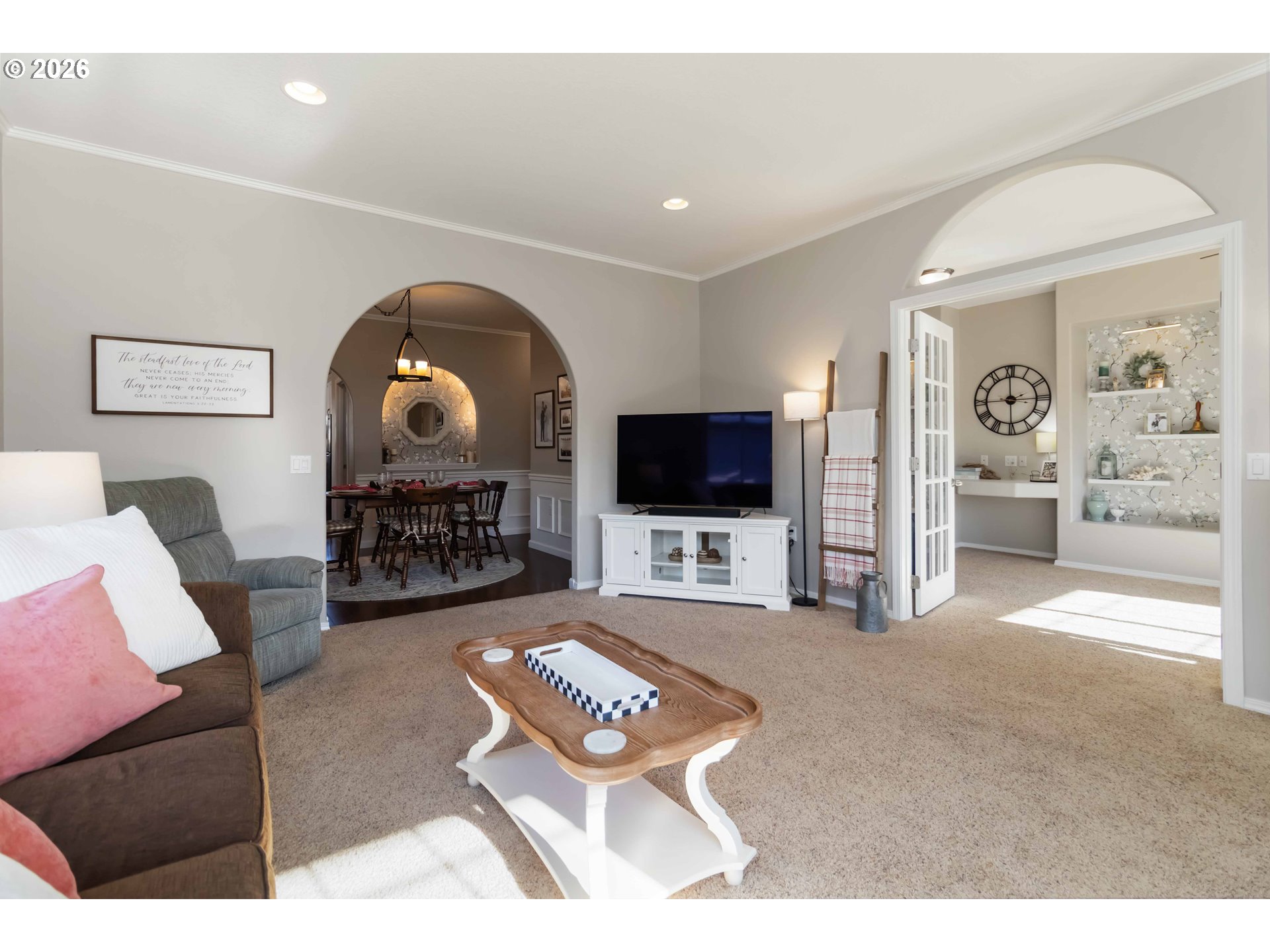 5558 Solo Point Drive Longview, WA 98632 - Photo 8 of 40 a living room with furniture and a flat screen tv