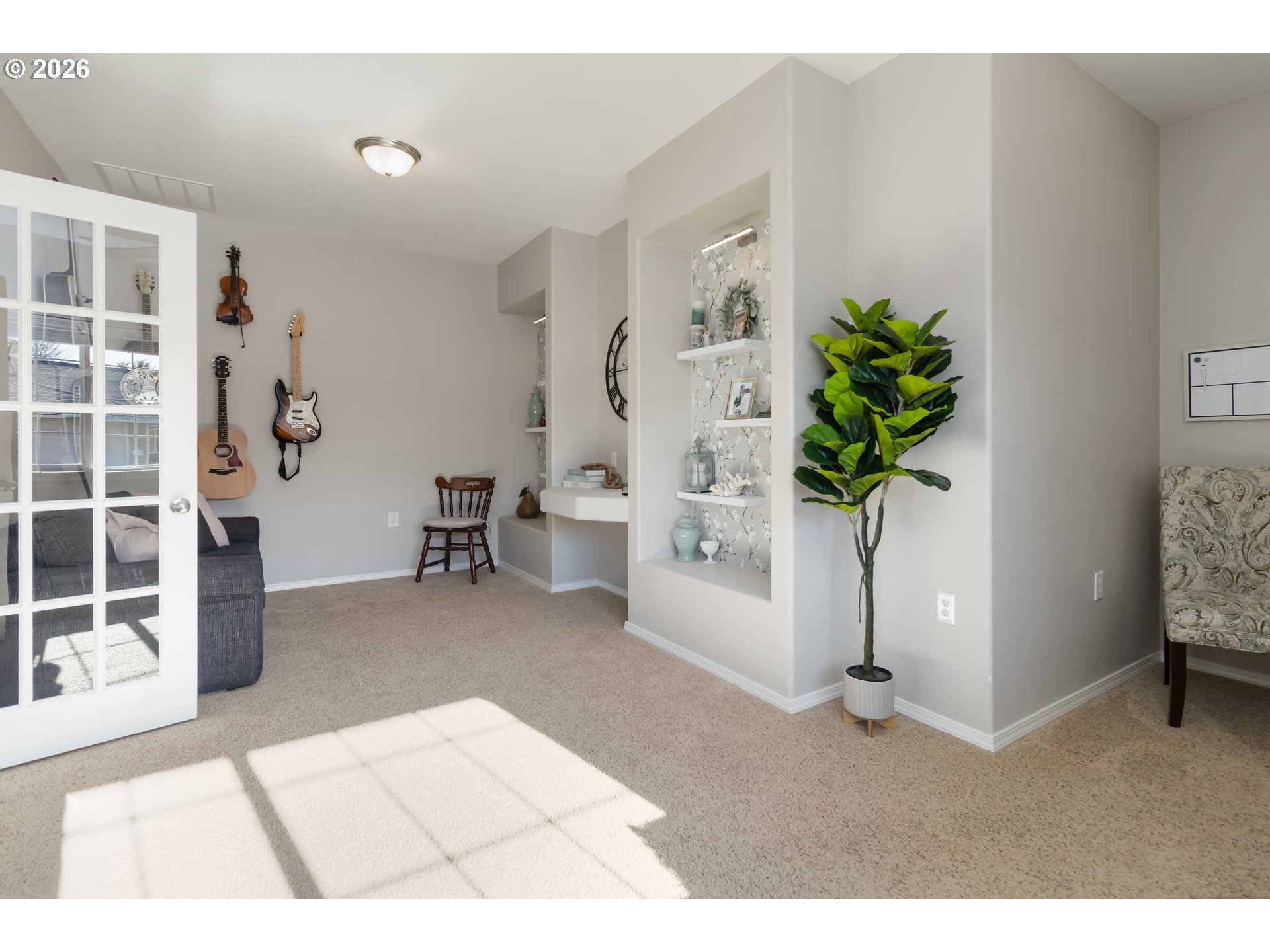 5558 Solo Point Drive Longview, WA 98632 - Photo 10 of 40 a living room with furniture potted plant and a potted plant