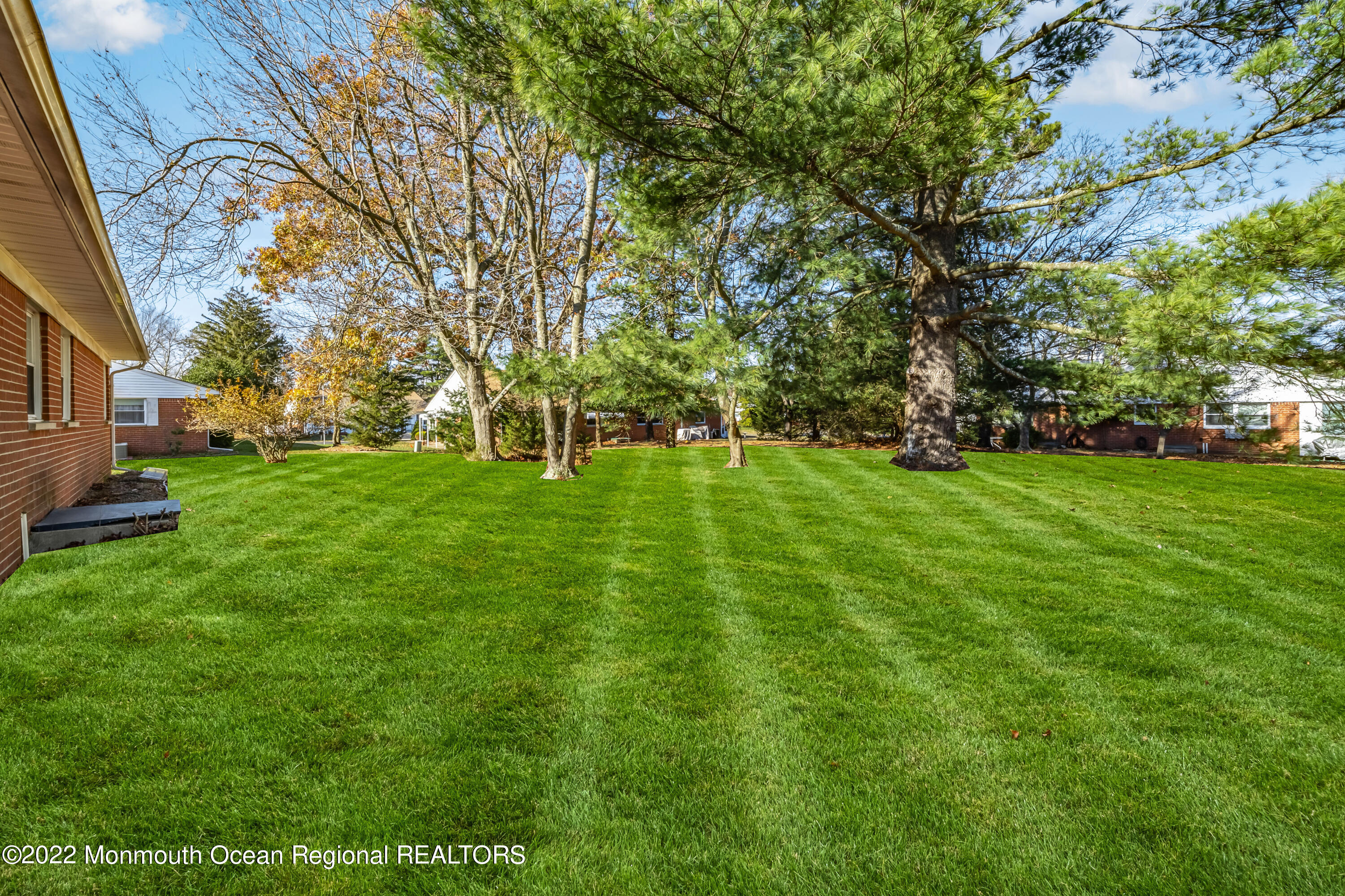 121 Constitution Boulevard, Unit B Whiting, NJ 08759 - Photo 19 of 20 4