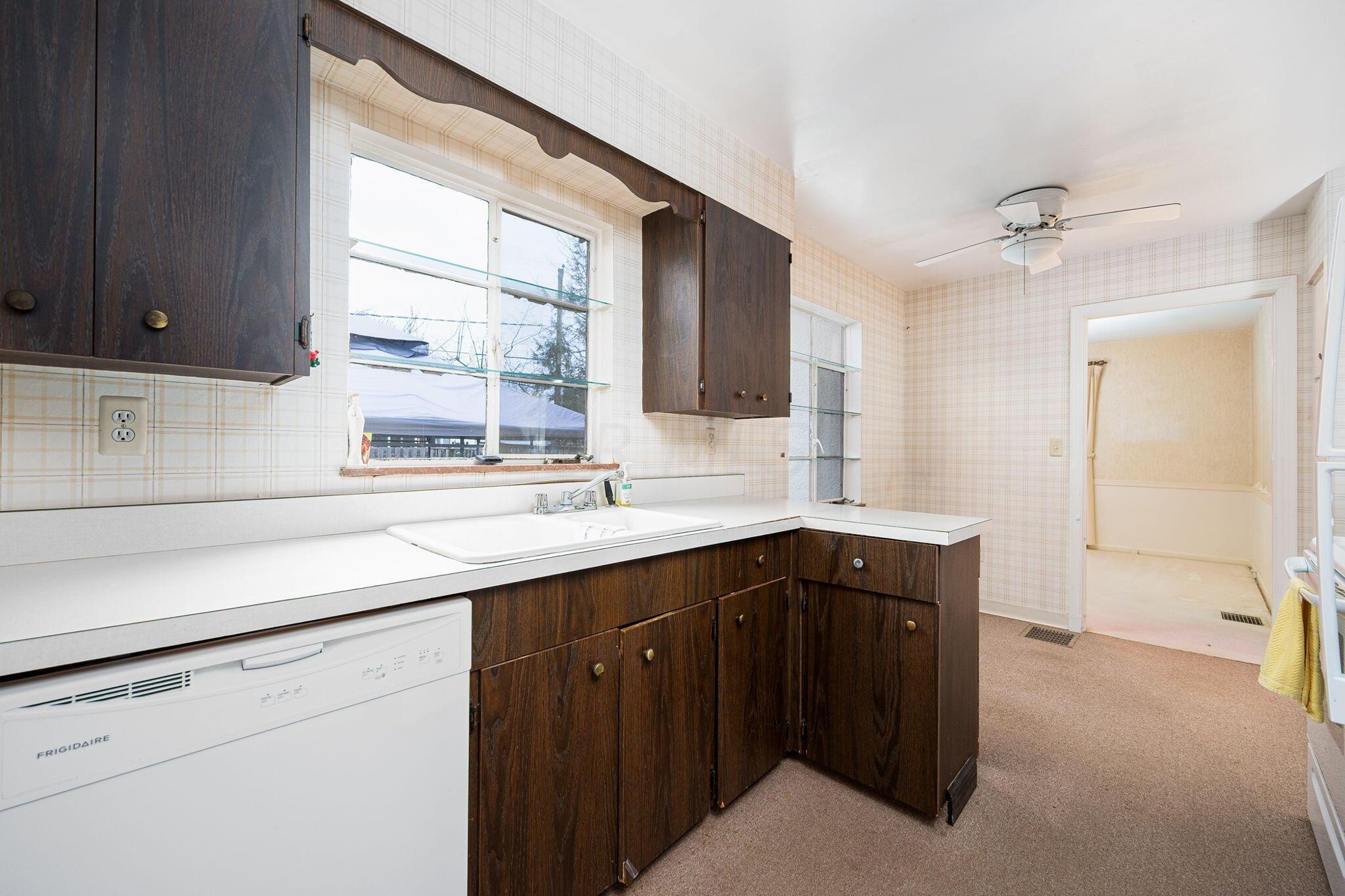 2026 Inchcliff Road Upper Arlington, OH 43221 - Photo 3 of 16 Kitchen