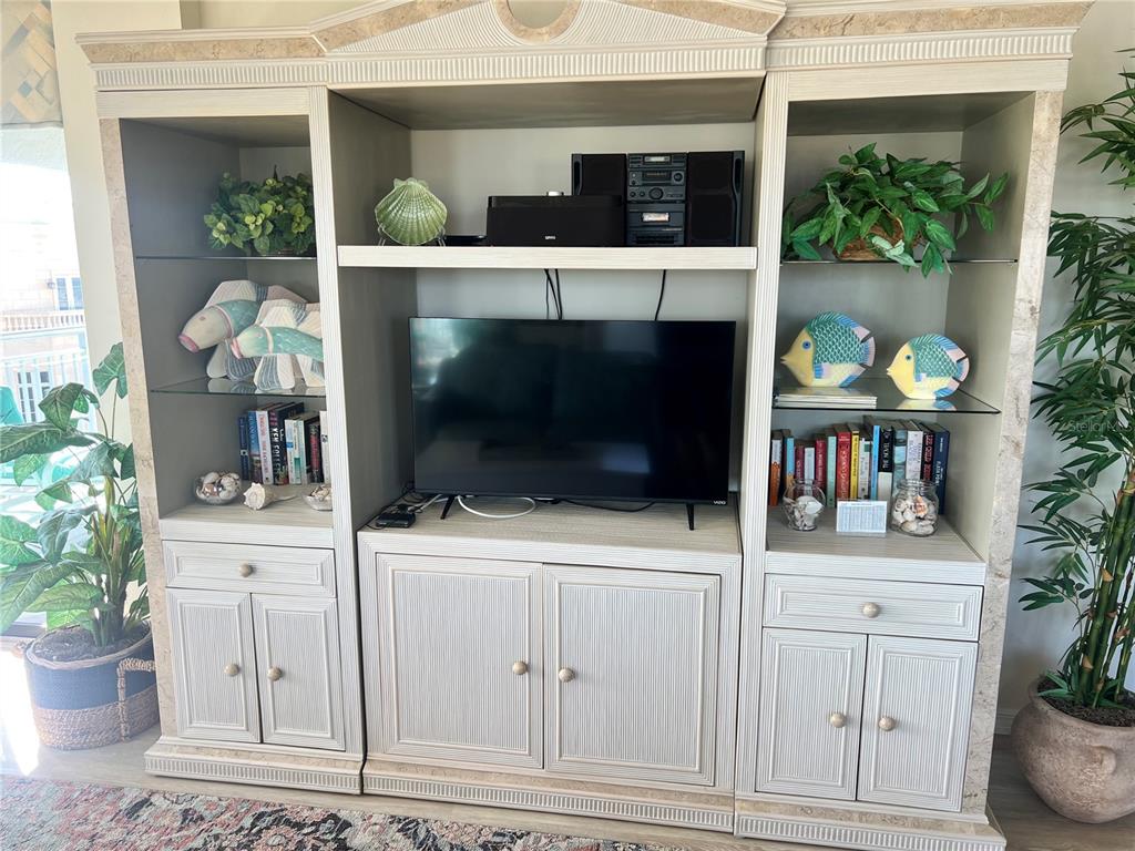 1001 Point Of Rocks Road, Unit 508 Sarasota, FL 34242 - Photo 9 of 34 a room with a fireplace and potted plant
