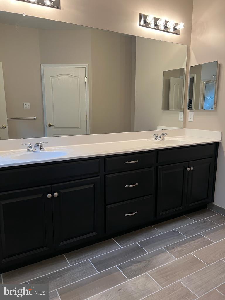 162 Field Loop Glassboro, NJ 08028 - Photo 7 of 15 Master Bathroom