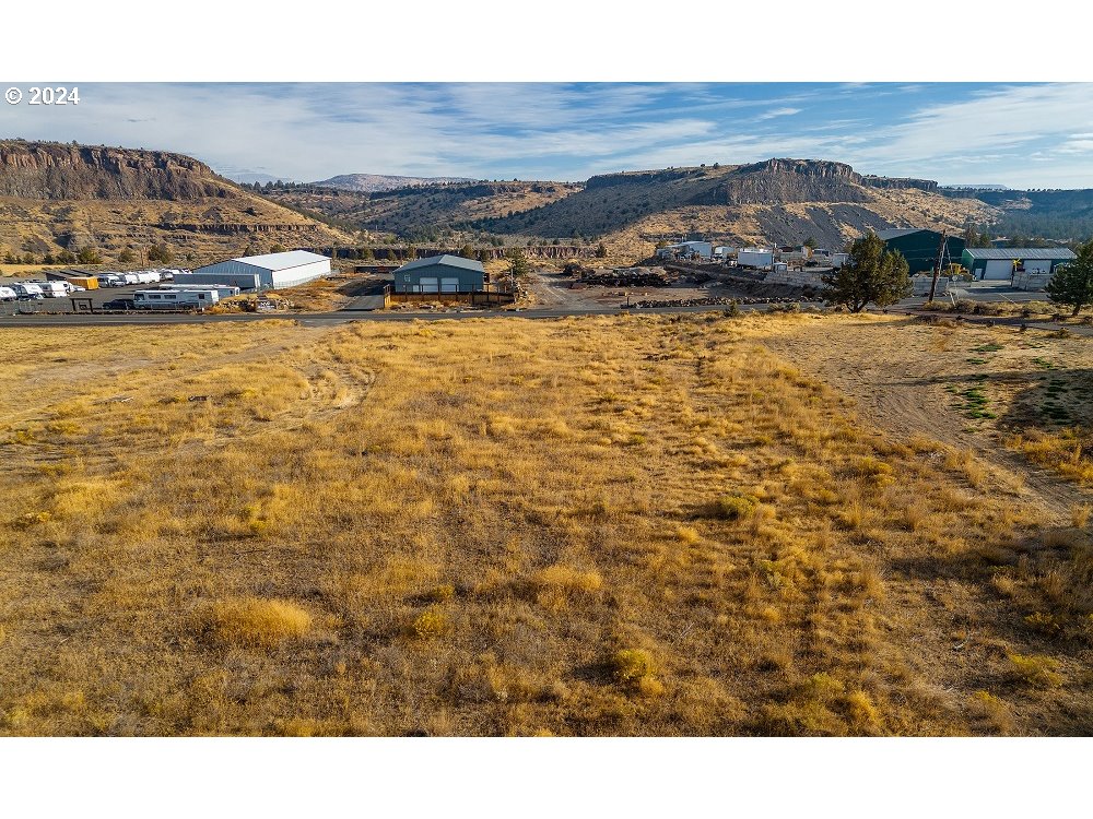 13850 Southwest Commercial Loop Road Terrebonne, OR 97760 - Photo 4 of 11 Gallery Image 4