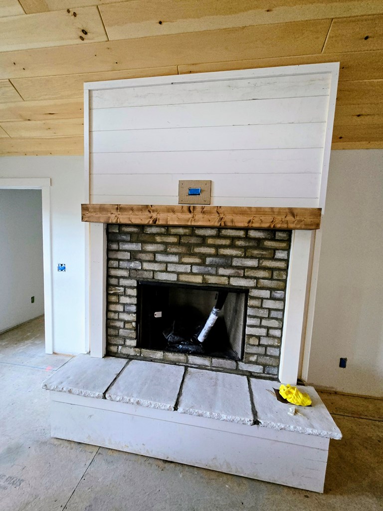 30 Small Street Blairsville, GA 30512 - Photo 19 of 36 a living room with furniture