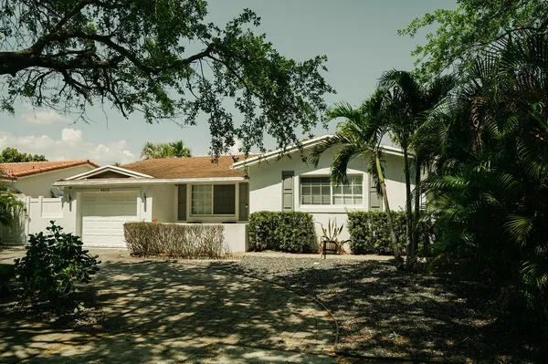 $4,000 | 4815 Johnson Street, Hollywood, FL 33021