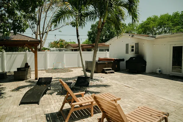 $4,000 | 4815 Johnson Street, Hollywood, FL 33021