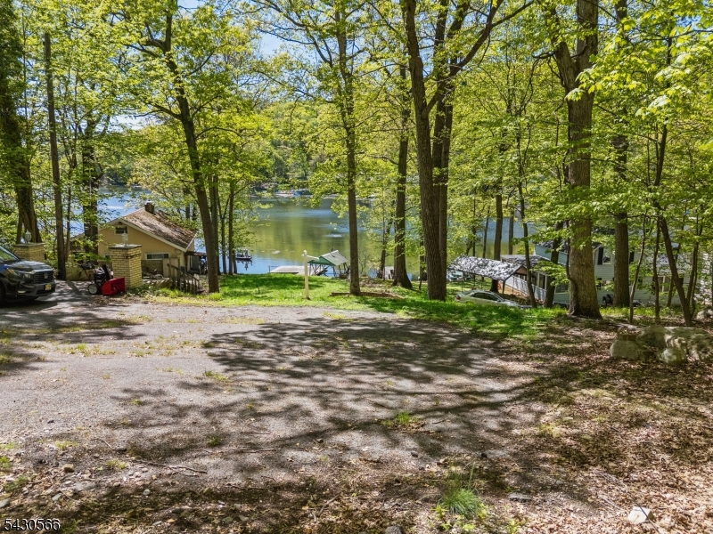 8 Oneida Avenue Hopatcong, NJ 07843 - Photo 8 of 15