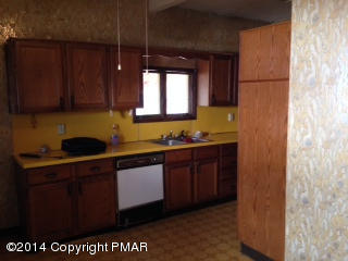 236 Main Street Moosic, PA 18507 - Photo 4 of 16 Kitchen first floor