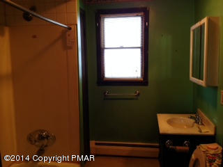 236 Main Street Moosic, PA 18507 - Photo 7 of 16 Full bath first floor