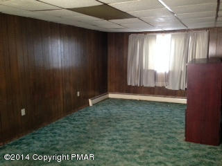 236 Main Street Moosic, PA 18507 - Photo 8 of 16 Large family room first floor