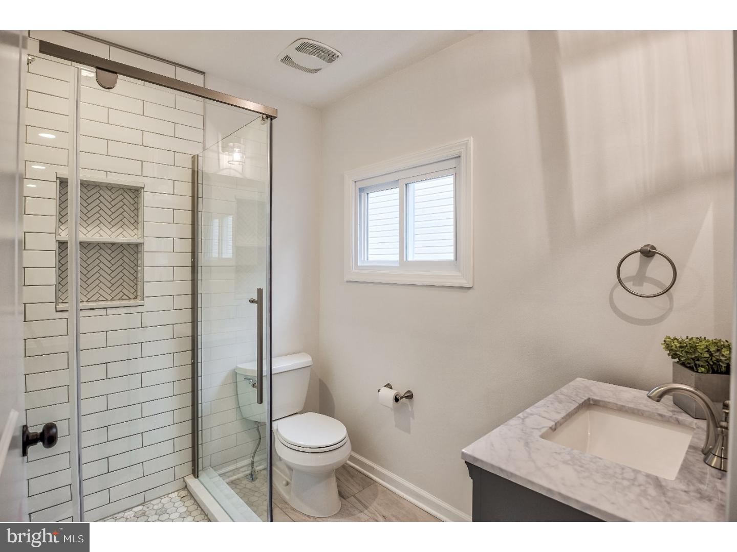 213 North Forklanding Road Maple Shade, NJ 08052 - Photo 12 of 21 Bathroom