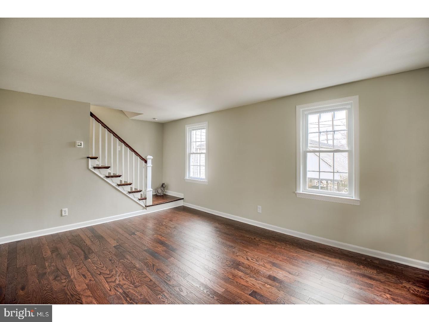 213 North Forklanding Road Maple Shade, NJ 08052 - Photo 4 of 21 Living Room