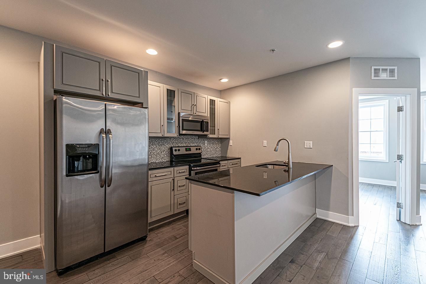 135 North 3rd Street, Unit 2D Philadelphia, PA 19106 - Photo 1 of 20