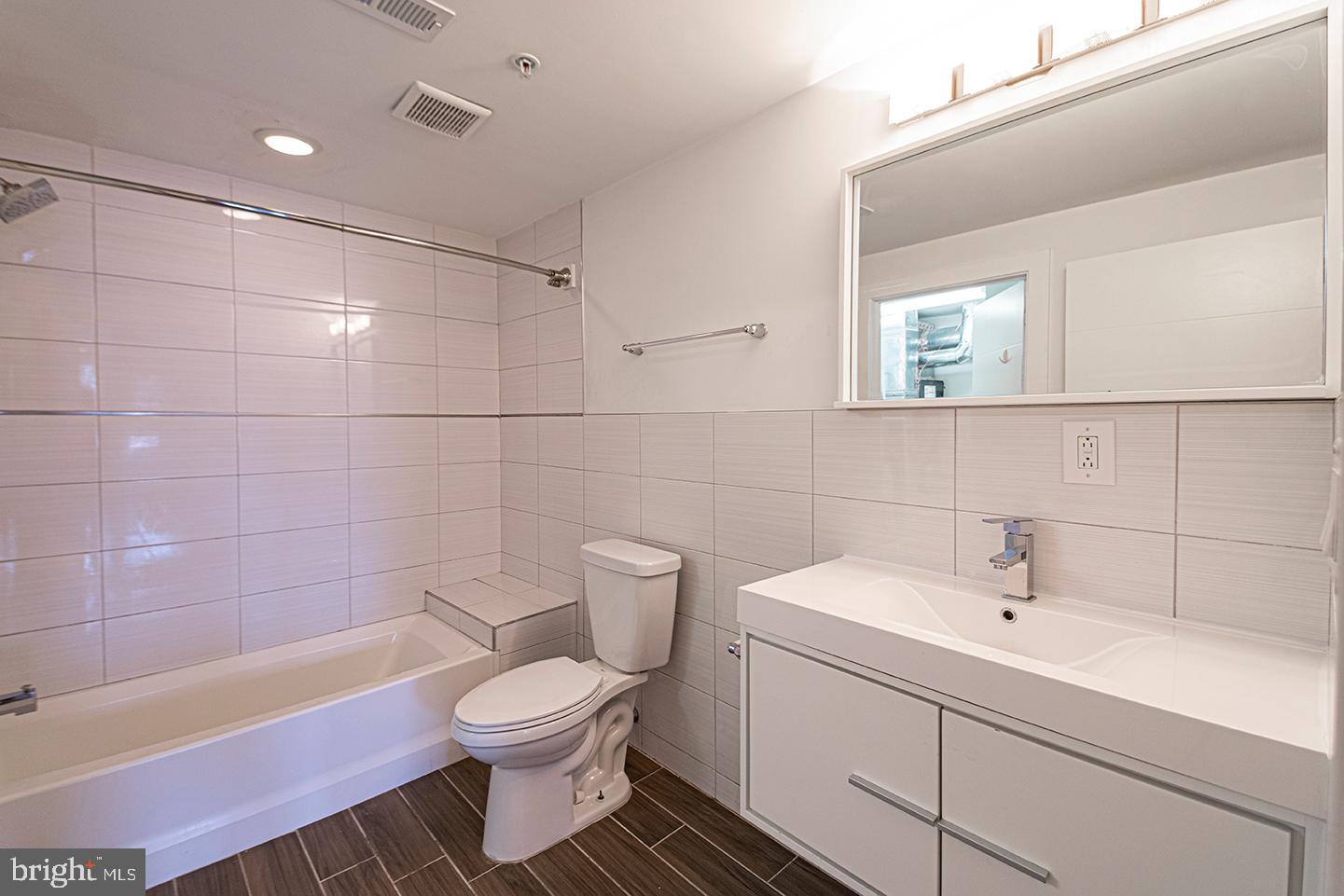 135 North 3rd Street, Unit 2D Philadelphia, PA 19106 - Photo 6 of 20