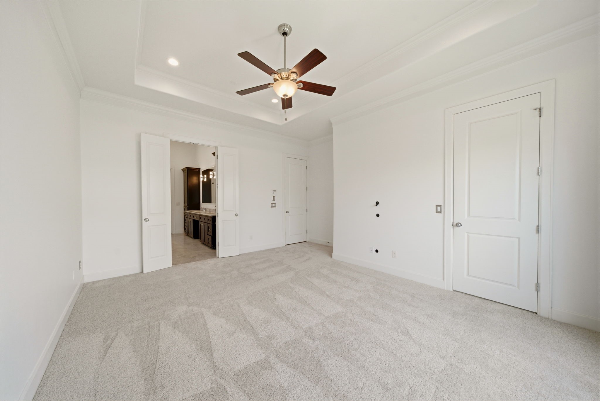 911 West Drew Street Houston, TX 77006 - Photo 22 of 44 a view of empty room with ceiling fan