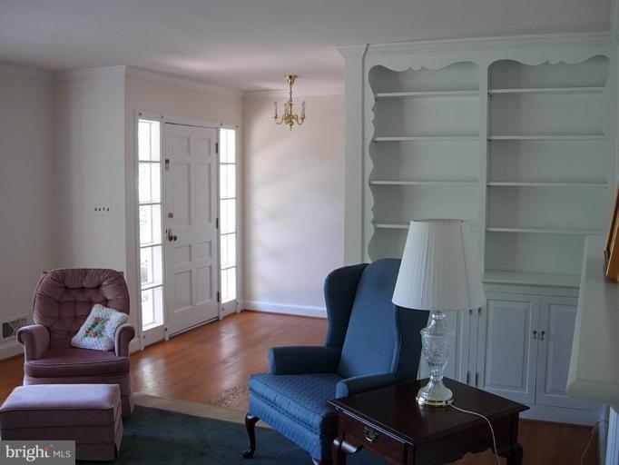 812 Notley Road Silver Spring, MD 20904 - Photo 2 of 27 Entrance / Foyer