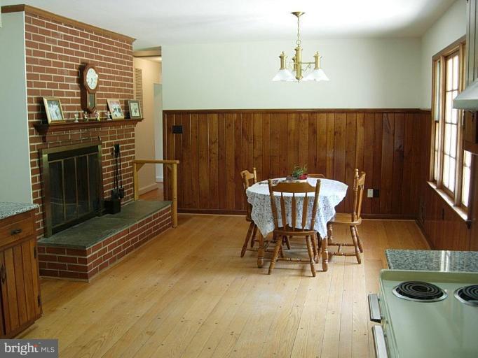 812 Notley Road Silver Spring, MD 20904 - Photo 13 of 27 Breakfast Room / Family Room #2