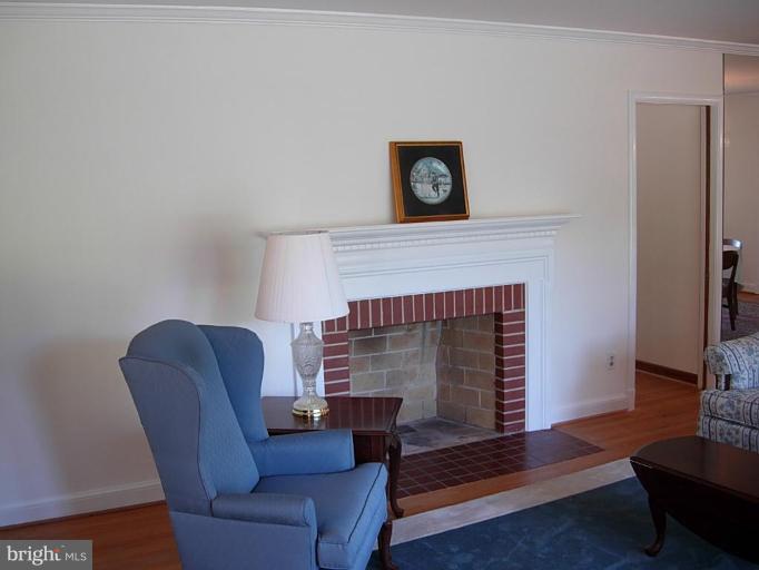 812 Notley Road Silver Spring, MD 20904 - Photo 3 of 27 Living Room