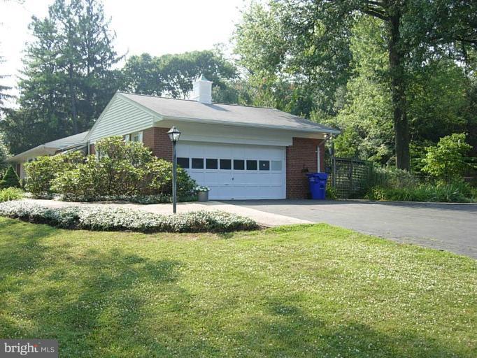 812 Notley Road Silver Spring, MD 20904 - Photo 27 of 27 Side-load, 2-car garage