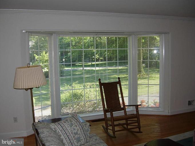 812 Notley Road Silver Spring, MD 20904 - Photo 4 of 27 Living Room #2