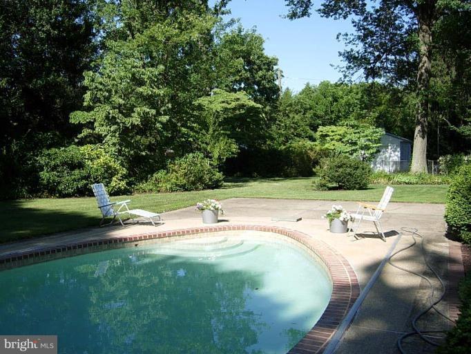 812 Notley Road Silver Spring, MD 20904 - Photo 8 of 27 Swimming Pool