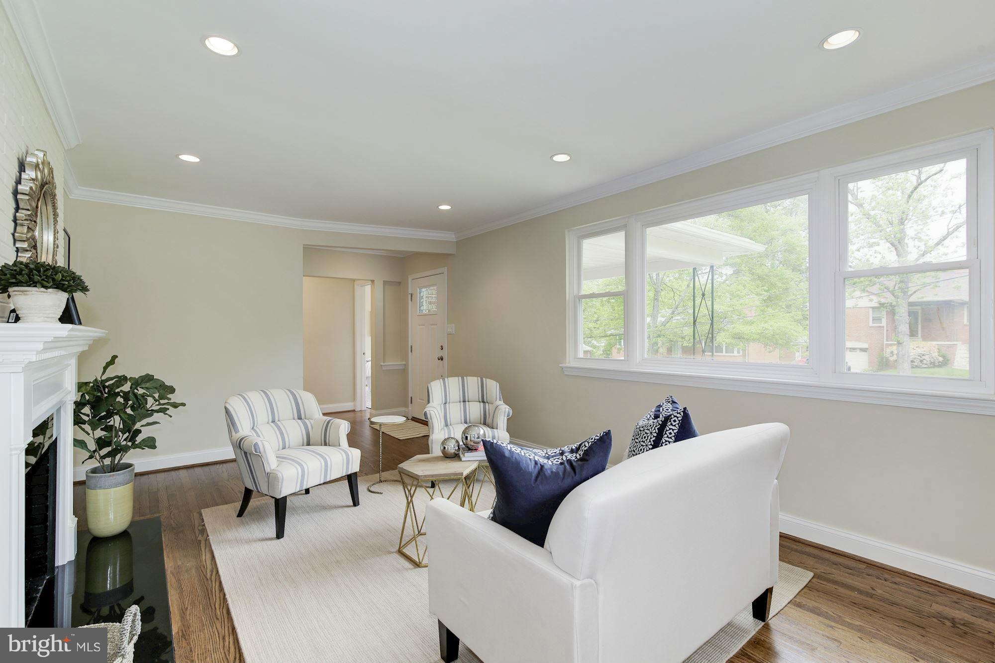 9508 Hale Place Silver Spring, MD 20910 - Photo 4 of 30 Living Room