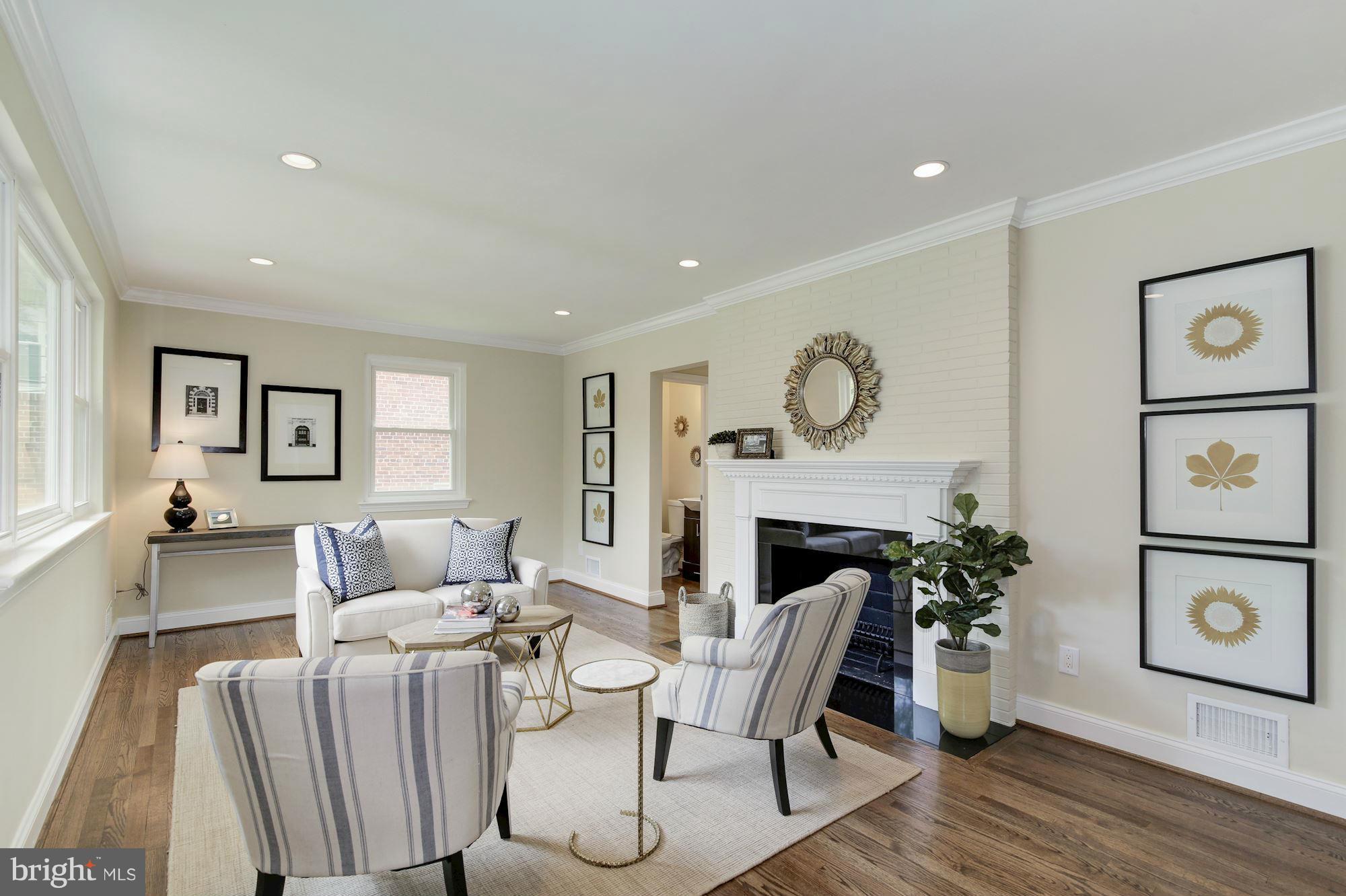 9508 Hale Place Silver Spring, MD 20910 - Photo 5 of 30 Living Room