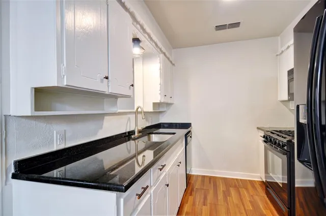 $1,950 | 208 Rolling Hills Drive, Aledo, TX 76008