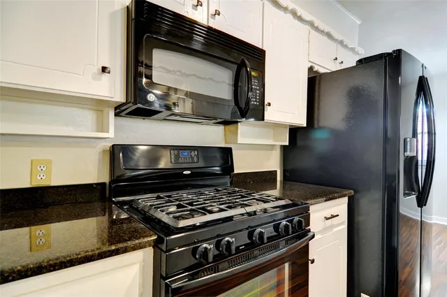 $1,950 | 208 Rolling Hills Drive, Aledo, TX 76008